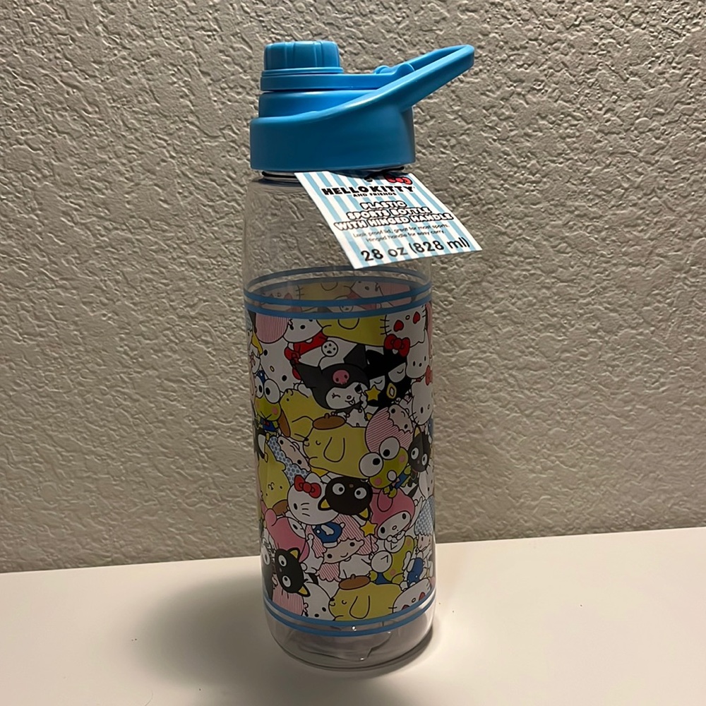 Sanrio Hello Kitty & Friends Plastic Sports Water Bottle NEW My Melody Kuromi